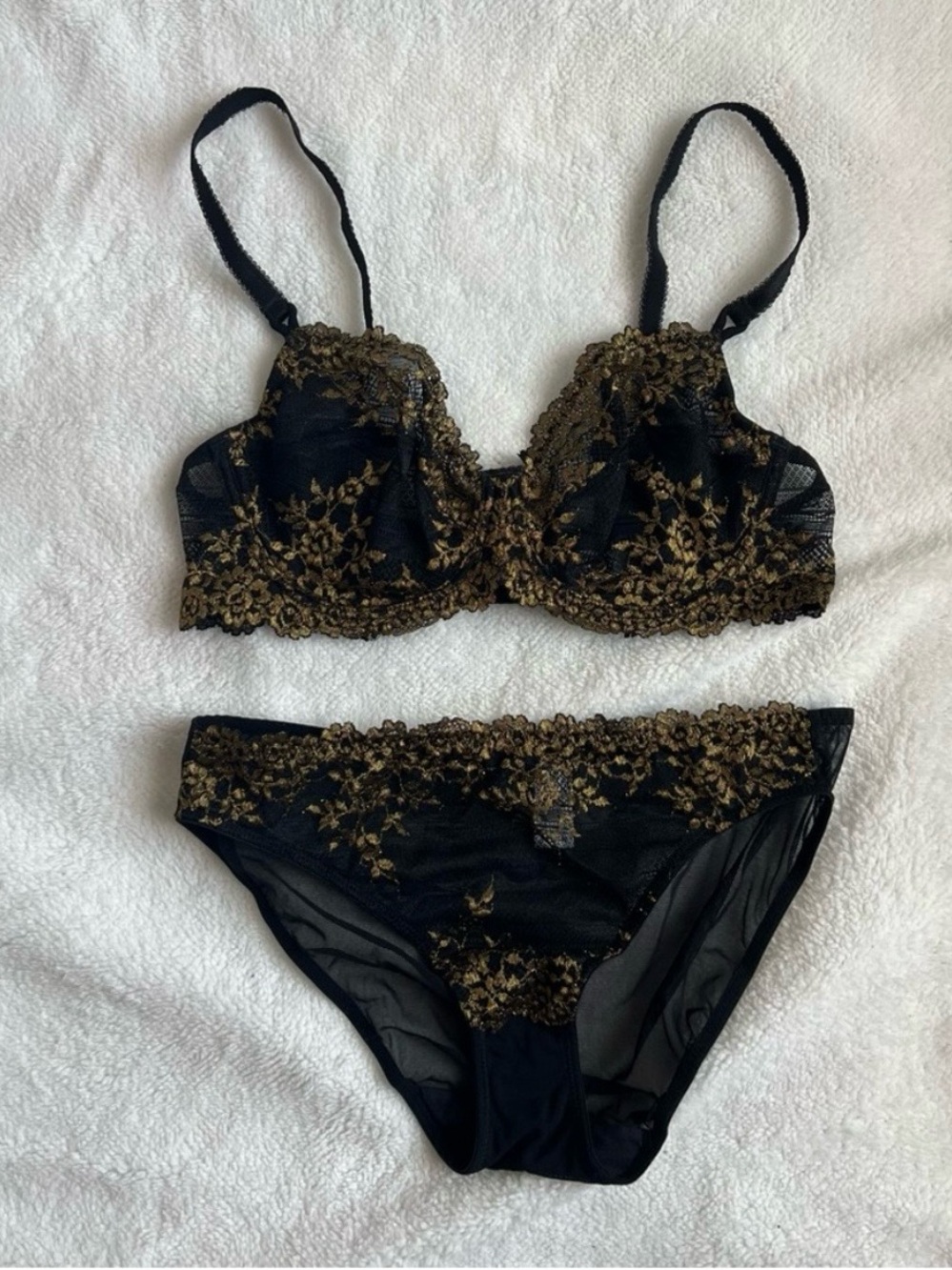 Wacoal Embrace Lace Black and Gold Lace Unlined Lingerie Set 34C / 6-M
